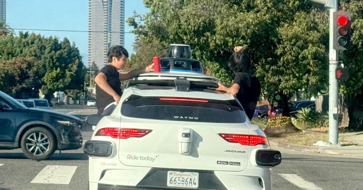 Kids sit in windows as Waymo travels through Westside. Witness alerts company; car doesn't stop